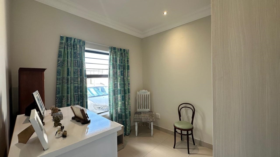 2 Bedroom Property for Sale in Parklands North Western Cape